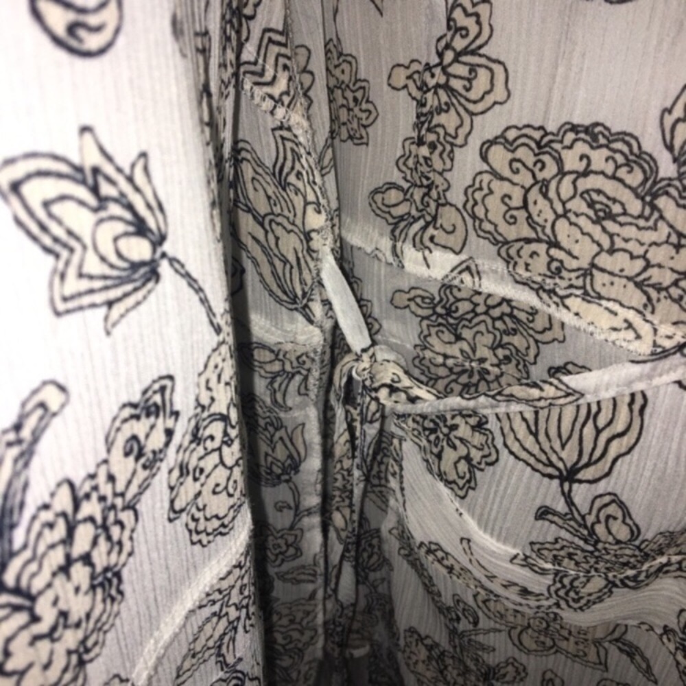 Lane Bryant Floral Faux Wrap Blouse 18/20W Black White Plus Size Top - Picture 4 of 5